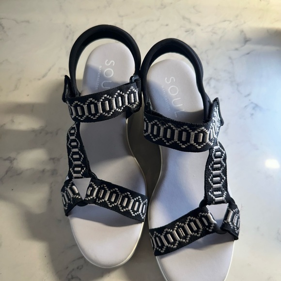 SOUL Naturalizer Black and White Wedge Sandals - Picture 5 of 9